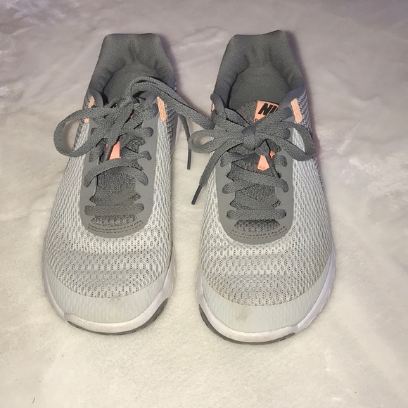 Nike women’s sneakers. - Picture 2 of 8